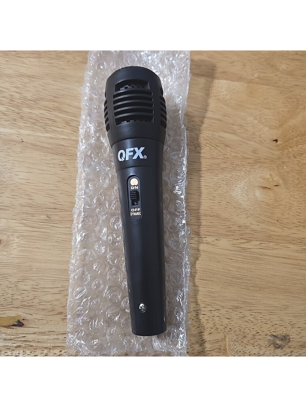 QFX M-107 Dynamic Professional Microphone - Black - Compatibile Sound